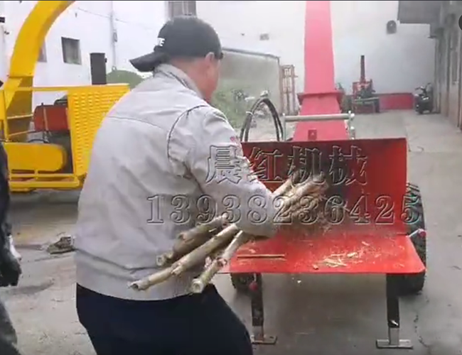 湿地公园芦苇杆粉碎视频--华体会机械